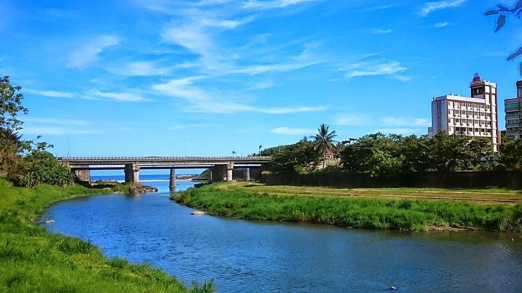Literature River Bank 文學河岸 民宿 Hualien Exterior foto
