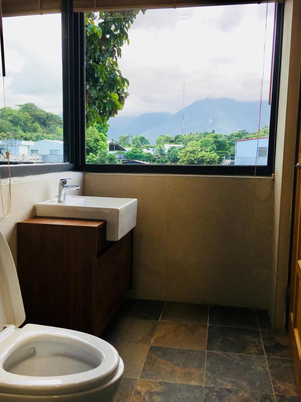 Literature River Bank 文學河岸 民宿 Hualien Exterior foto